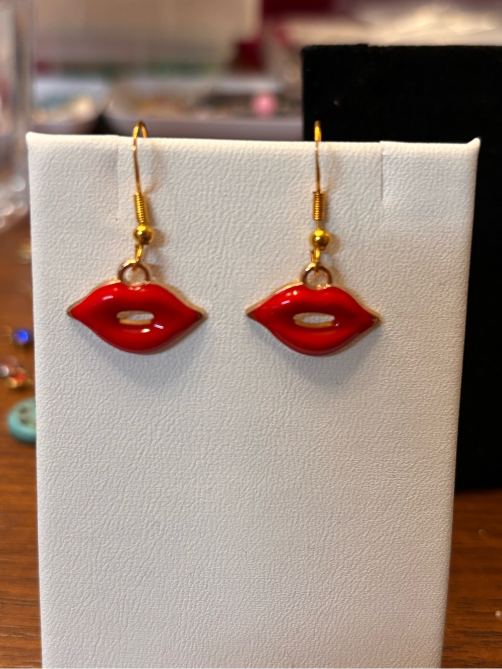 New bold Red Lip Drop Earrings - Playful Dangle Style 80s